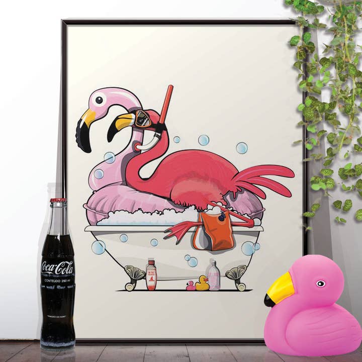 Flamant rose dans la baignoire, affiche de salle de bain pour votre mur pour la vente par In The Washroom