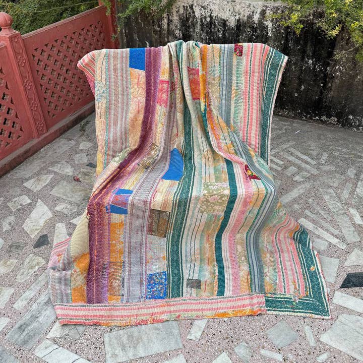 Bhawana Handicrafts - Venta al por mayor Edredones acolchados - Edredones Kantha vintage especiales, colchas de algodón hechas a mano en la India