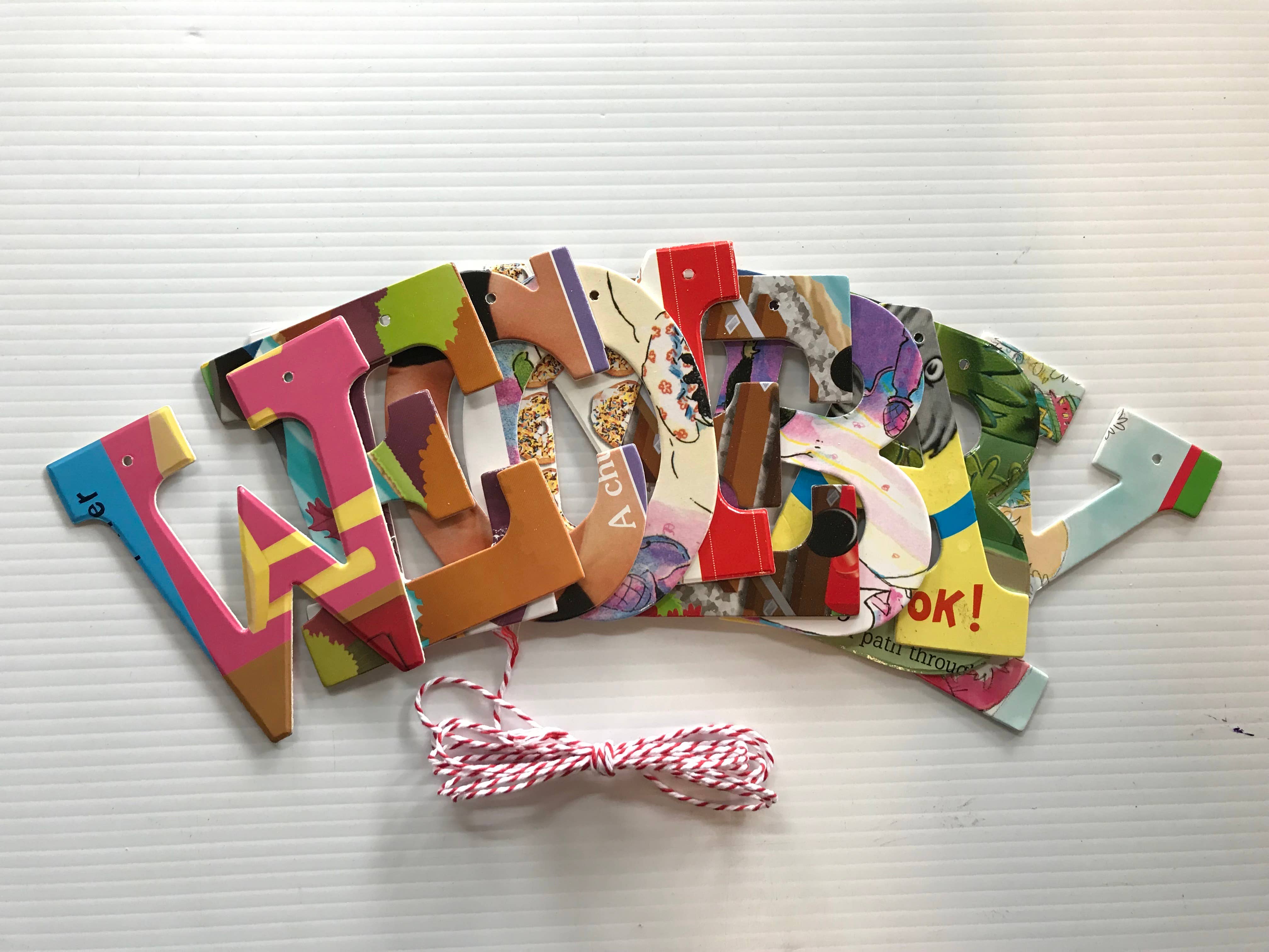 Attic Journals - Vendita all'ingrosso Bandierine/Ghirlande - Ghirlande di Frasi - BENVENUTO BEBÈ2