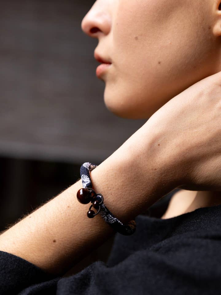 Kimono Fabric Bracelet |Navy shibori
Pattern made in Kyoto for wholesale by KOTO