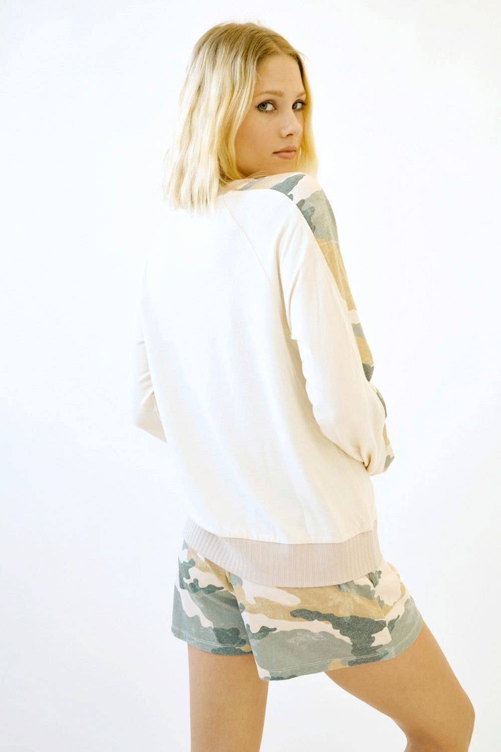 Mystree – wholesale Sweatshirt – Women's – 19021 Camo SV Pullover5