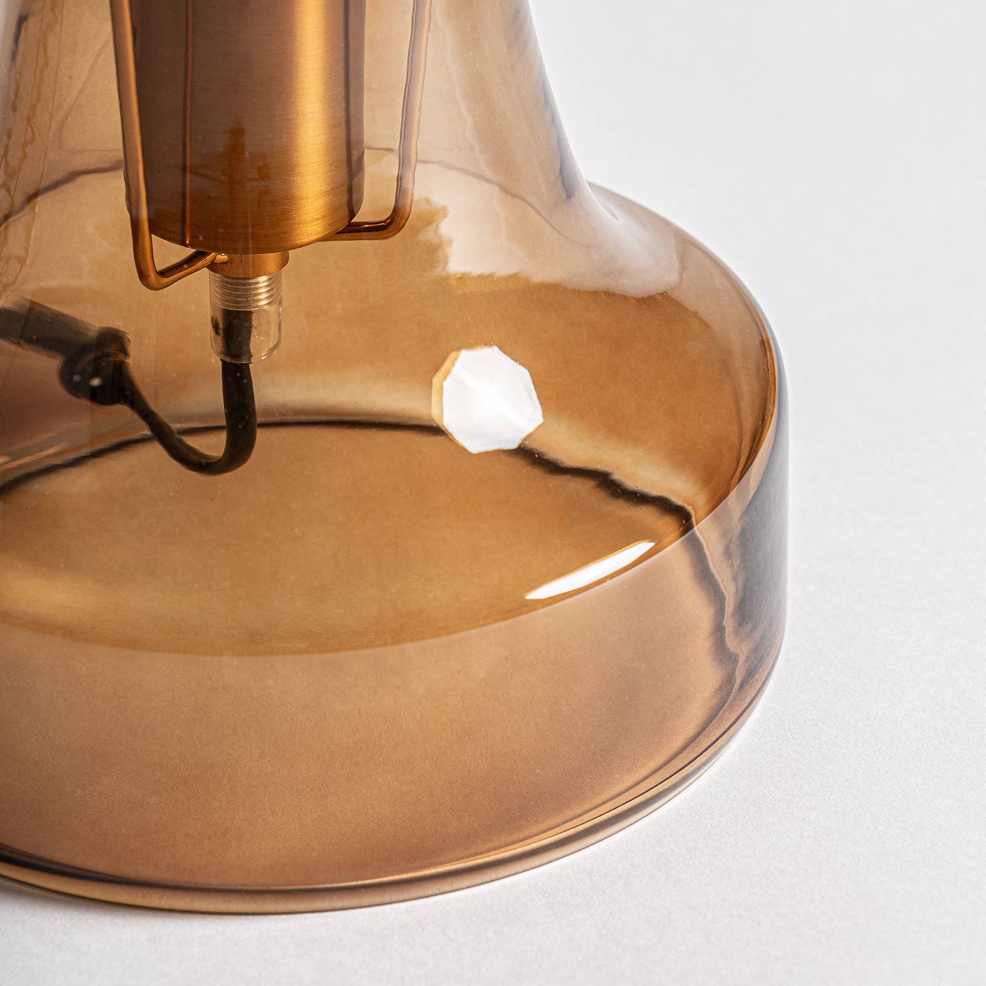 Kodu - Wholesale Accent/Desk Lamp - Amber glass table lamp measuring 26x26x34cm2