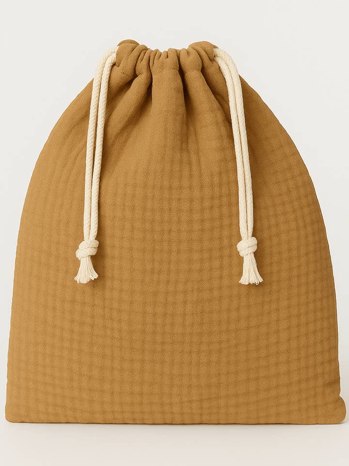 Personaliseerbaar zakje voor baby en kind van camelkleurige katoengaas voor wholesale door MAZZANNE