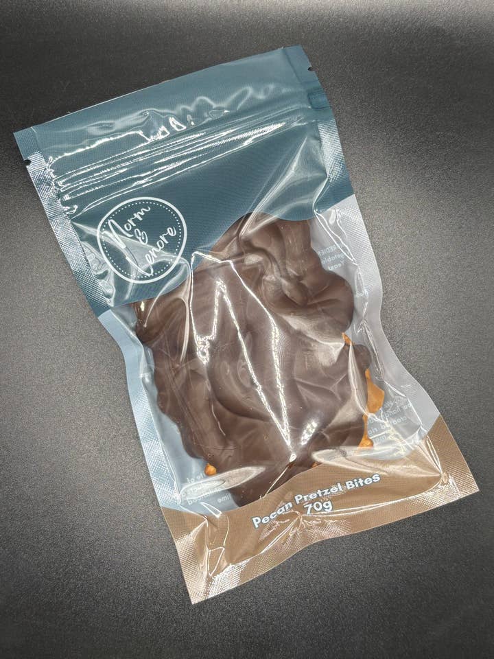 Bouchées de bretzel aux pacanes (paquet de 2) pour la vente par Norm & Lenore