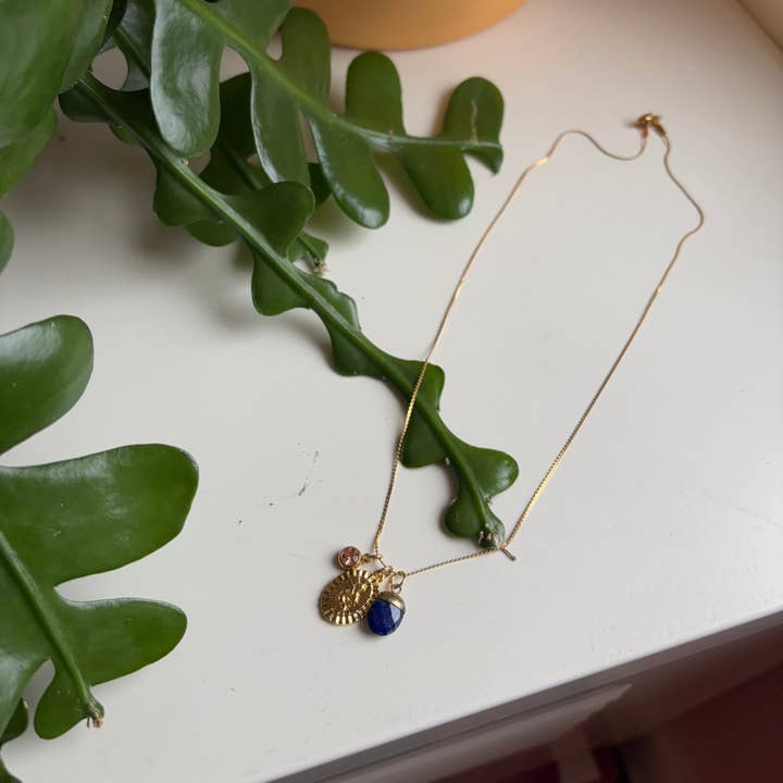 Collier Porte-bonheur Serpent en Lapis pour la vente par Sunstone Jewels