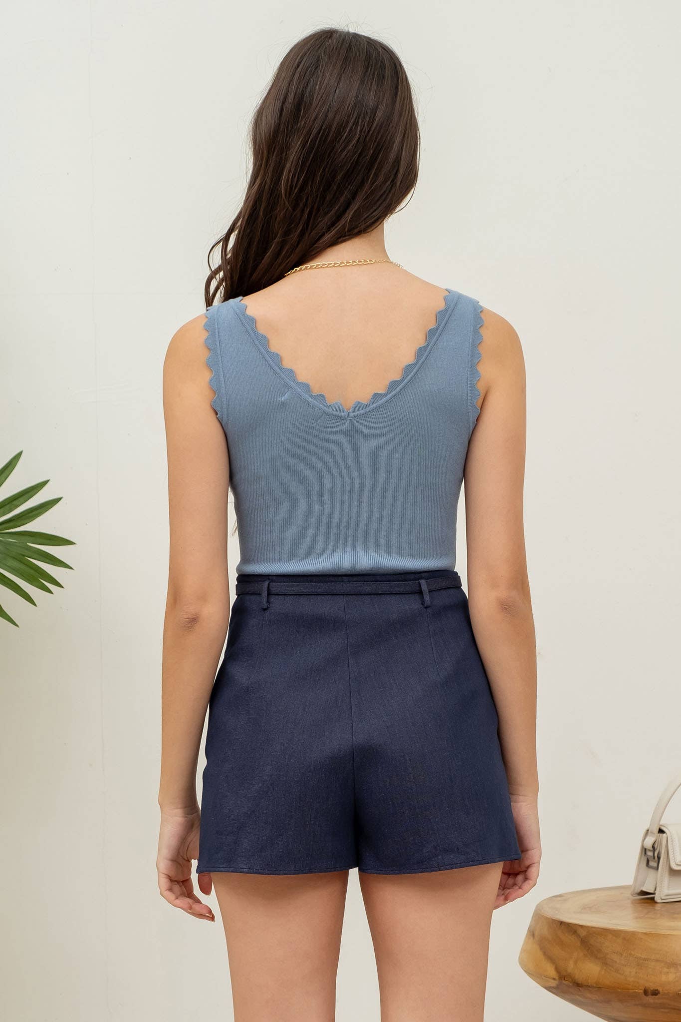 The Workshop Studio – wholesale Stickad topp - Dam – ÄRMLÖS TRÖJA MED KAMMUSSLINGSKANT STICKAD CROP TOP50