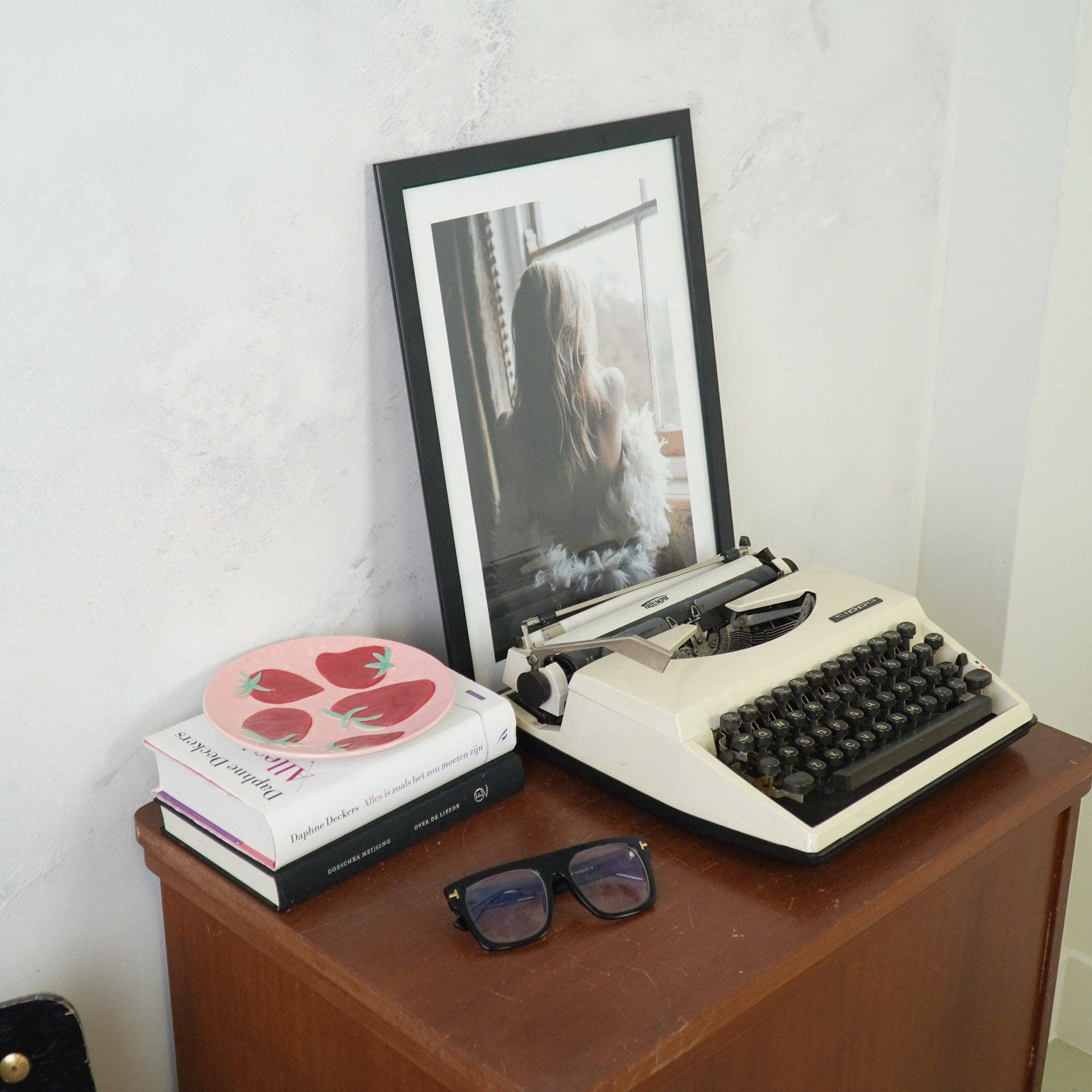 Housevitamin bv - Wholesale Decorative Plate/Dish/Bowl - Deco Plate- Strawberries - Pink/ Red- 17,5x17,5x2cm2