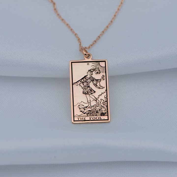 The Fool Tarot gegraveerde halsketting van 925 sterling zilver met hanger voor wholesale door DreamedBy