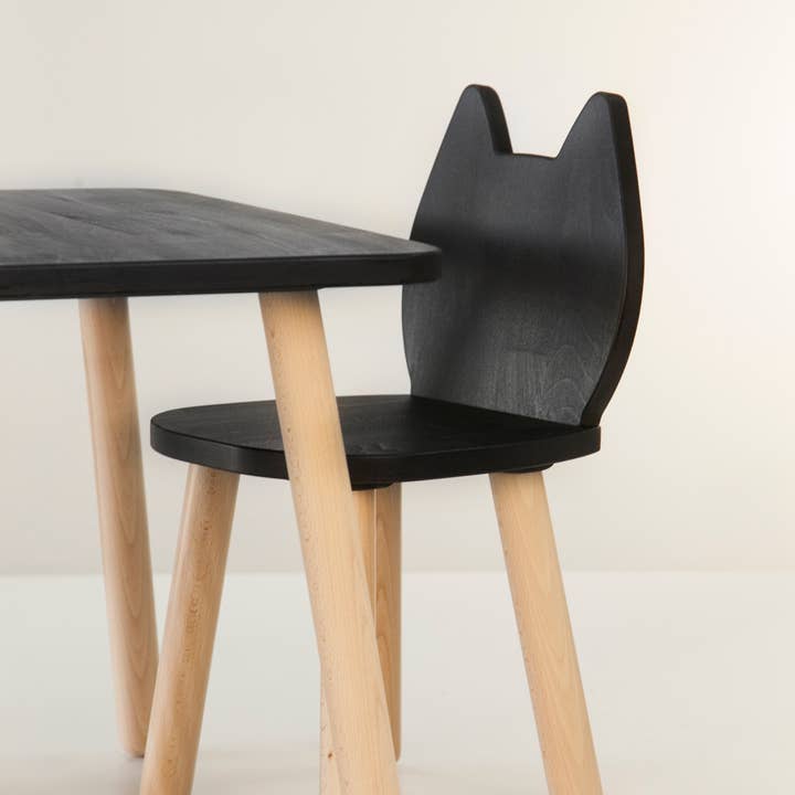 Sort Træ Børnekatte Stol - Børnehavestol - Børnestol for engroshandel hos ODEAS