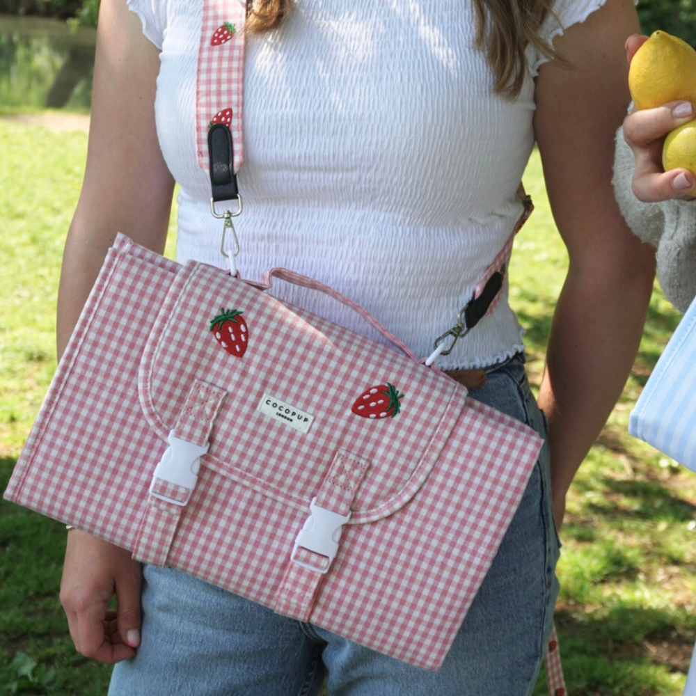 Cocopup London – wholesale Pet travel bowl – Dog – Travel Mat - Stawberry Picnic Pup2