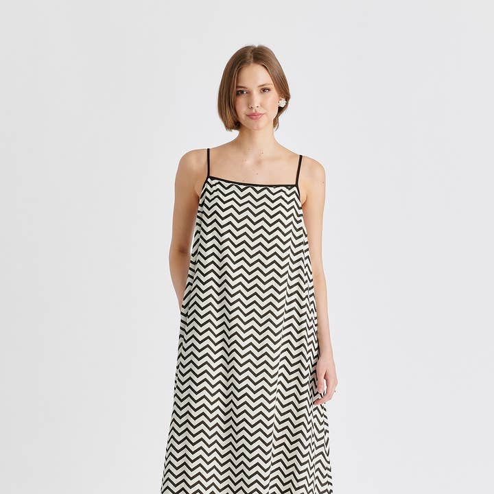 Spaghetti Strap Swing Dress in Zigzag Pattern für den Großhandel von Paisie