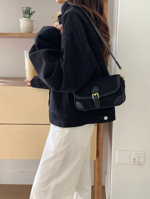 Pretty Persuasions – wholesale Axelremsväska – Dam – P24125 Axel- och crossbodyväska i mockaliknande mikrofiberläder2