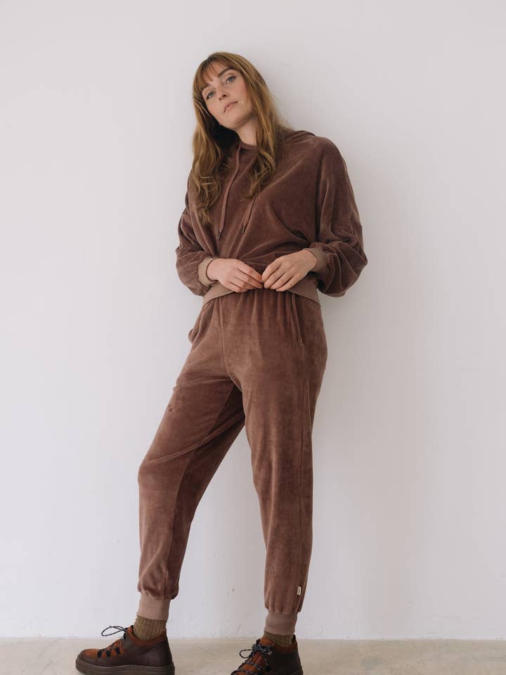 Jogginghose aus Bio-Samt in Malve für den Großhandel von Tiralahilacha