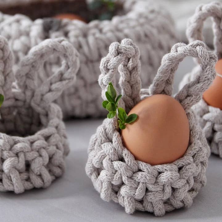 Zuri House - Wholesale Decorative tabletop object - Easter SET: 5 easter baskets and 10 egg cups 8