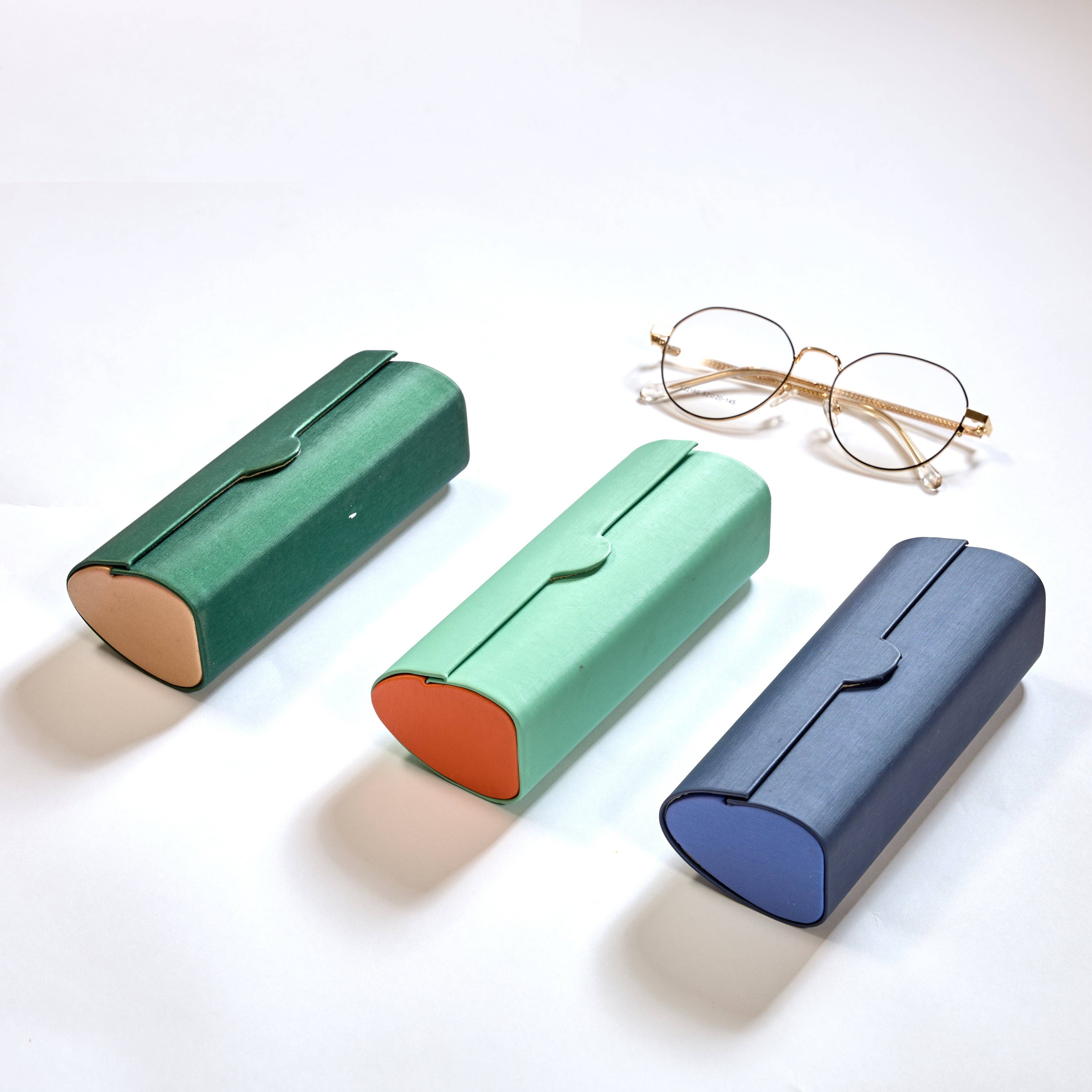 Real Sic - Wholesale Eyewear cases & holders – Unisex - Vintage-Inspired Magnetic Vegan Leather Glasses Case: Retro Cylindrical Design for Stylish Eyewear Protection16