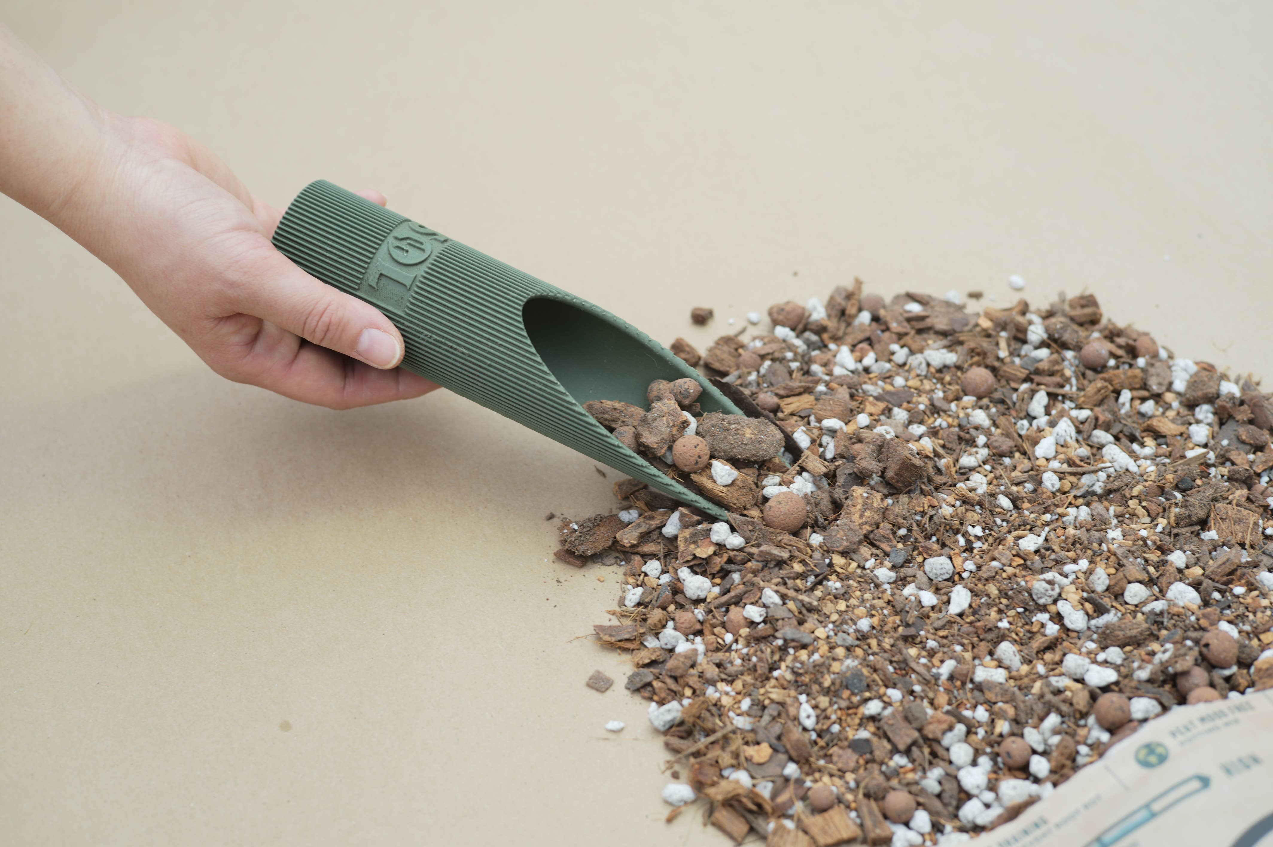 Sol Soils - Vente Terreau de plantation/rempotage - Mélange de terre (2 pintes) pour plantes d'intérieur (mélange aride/tropical)9