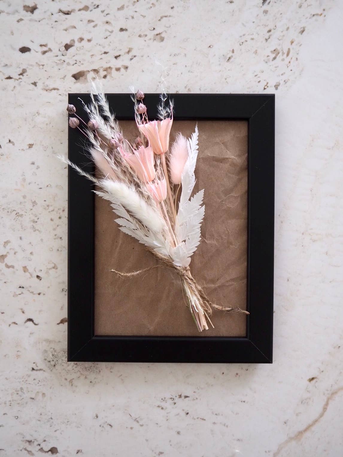 Floweme – Engroshandel Tørrede/pressede blomster – Ramme med tørrede blomster i sort ramme | Blomsterkunst med tørrede blomster3
