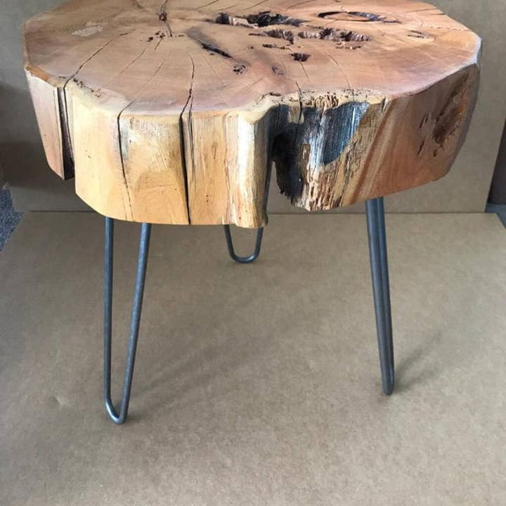 Shefford Woodlands - Vente Tables basses - Table basse en cyprès massif recyclé avec pieds en épingle à cheveux de 20 po de diamètre5