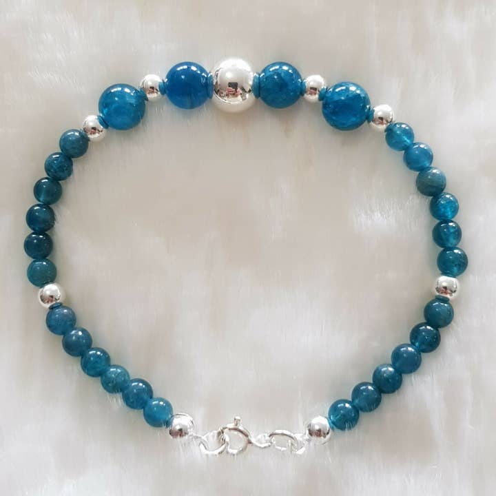 Bracciale in apatite blu in argento 925 per la vendita all'ingrosso da parte di les secrets de Louisette