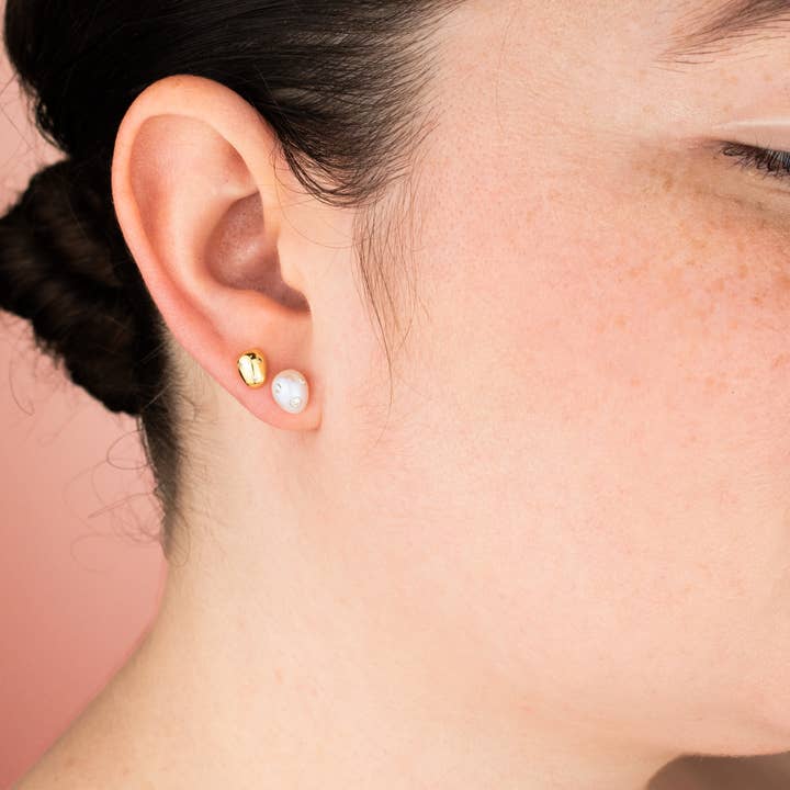 Cold Gold - Wholesale Stud/Post Earrings - The Aura Studs: Baroque Pearl and Crystal Gemstone Earrings4