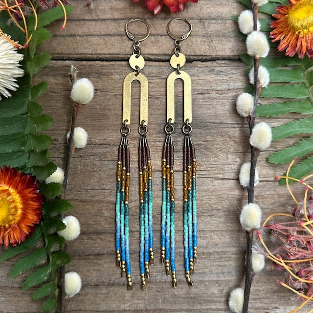 Lagoon Magnolia Örhängen för wholesale av Dancing Willow