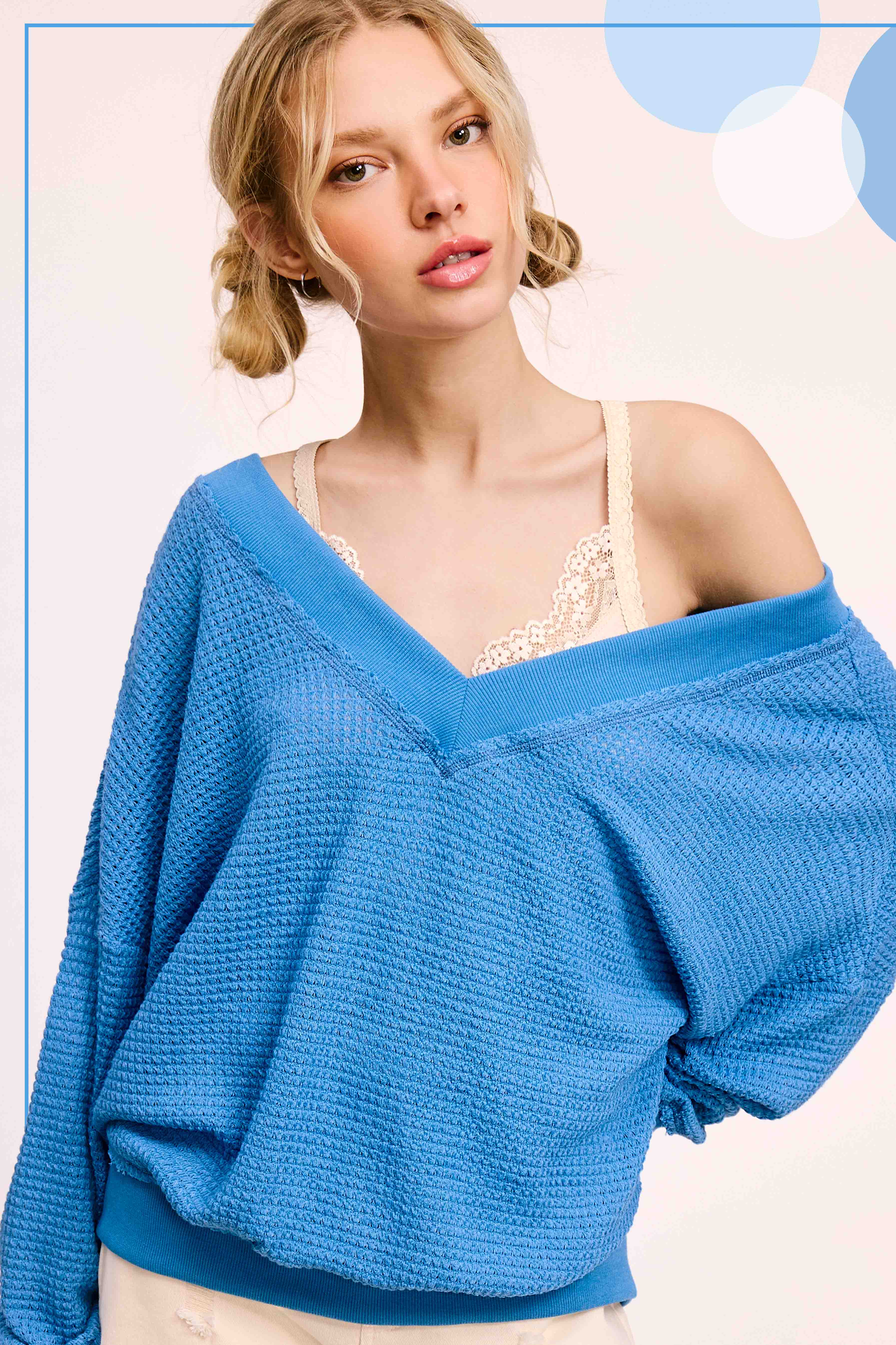 La Miel – Großhandel Strickoberteil – Damen – JLT7410-Langarmshirt mit Waffelstruktur und V-Ausschnitt in lockerer Passform17