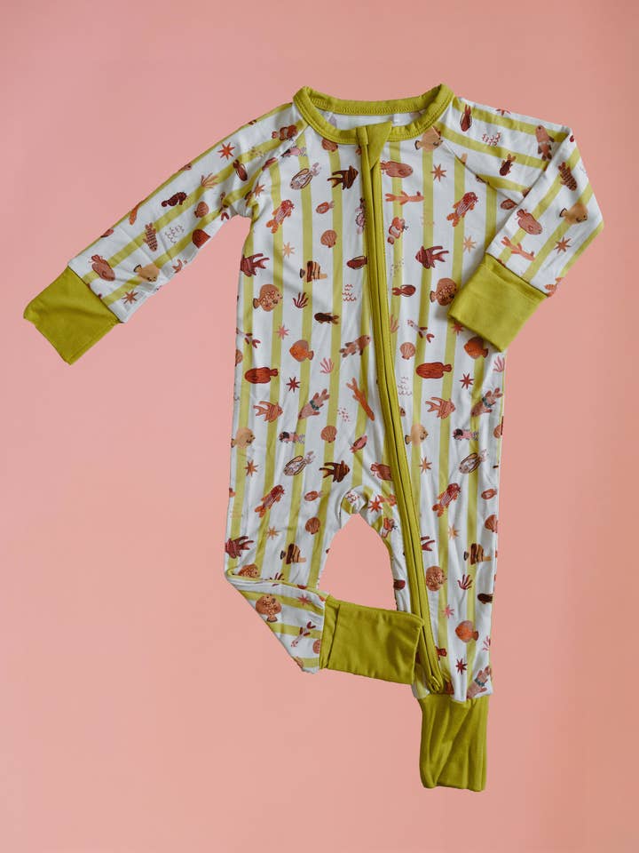 Combinaison à fermeture éclair Fancy Fins pour la vente par Dear Claiborne