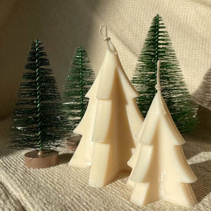 ALLES WAS ICH ZU WEIHNACHTEN WILL IST EINE VEGANE WEIHNACHTSBAUMKERZE für den Großhandel von Saya Candle - Vegan, Sustainable, Handmade Candles