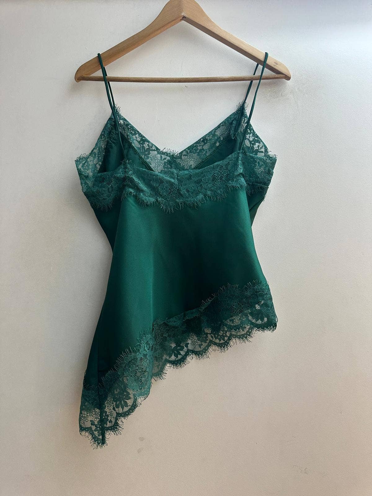 LORIANE - Vente Débardeur – femme - 7462 Haut à bretelle asymétrique en satin7