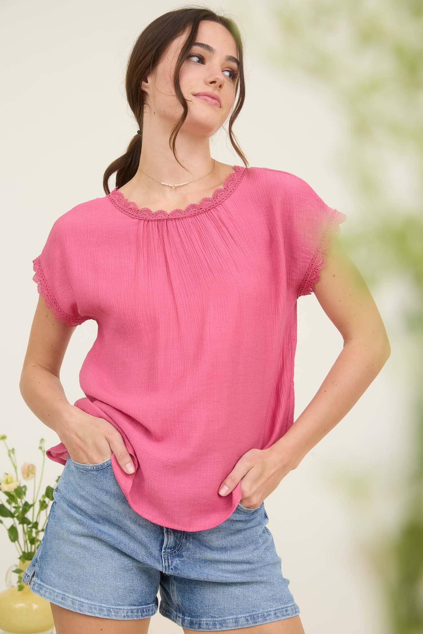 Blu Pepper - Vendita all'ingrosso Camicetta - Donna - Blusa a maniche corte con dettaglio fiocco posteriore e bordo in pizzo.4