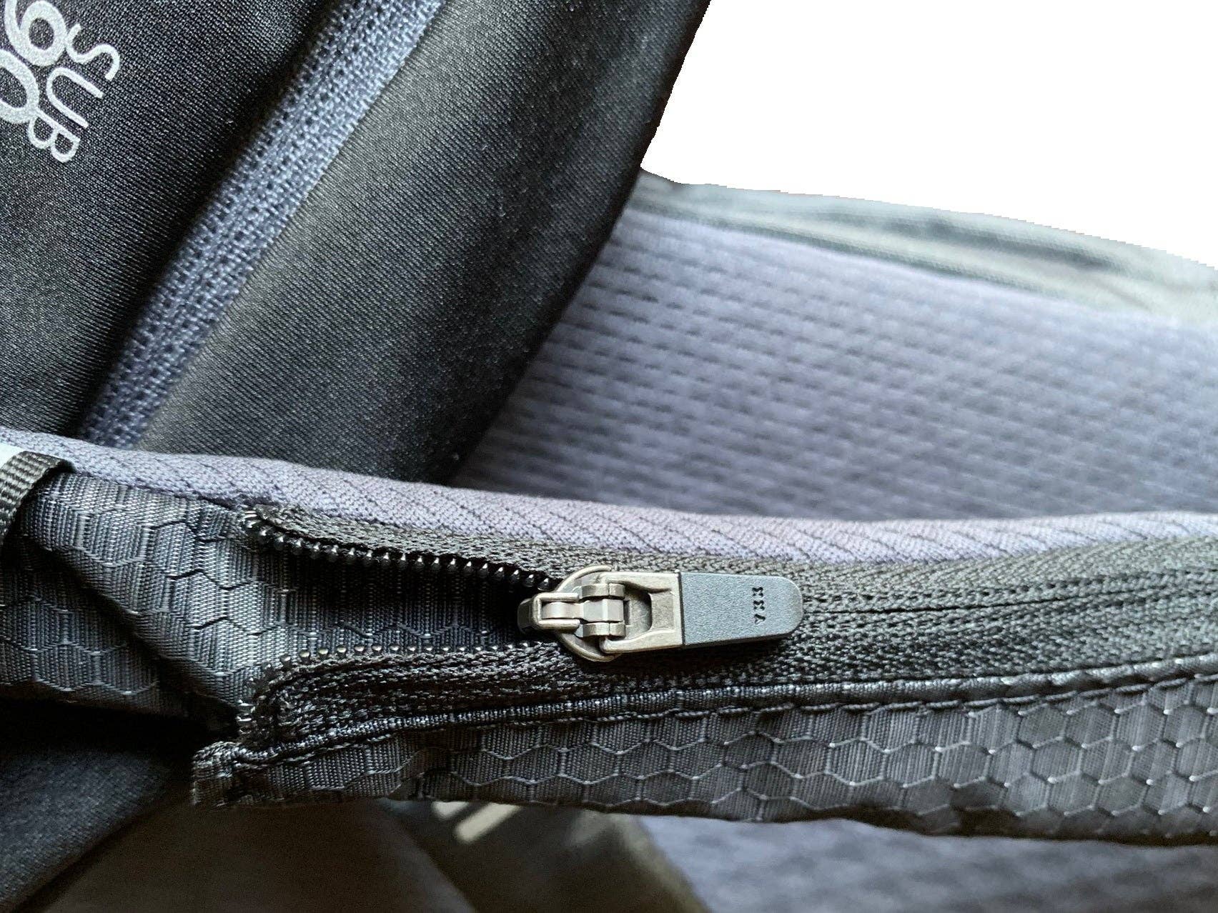 FITLY - Wholesale Sporting Accessories - FITLY Sub90 - Hydro Running Pack - Emerald Blue1