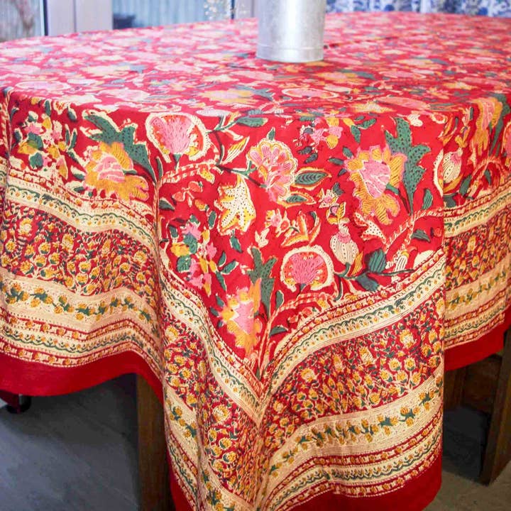 6-Sitzer Blockdruck Rechteckige Tischdecke - Roter Zauber für den Großhandel von Kantha Decor