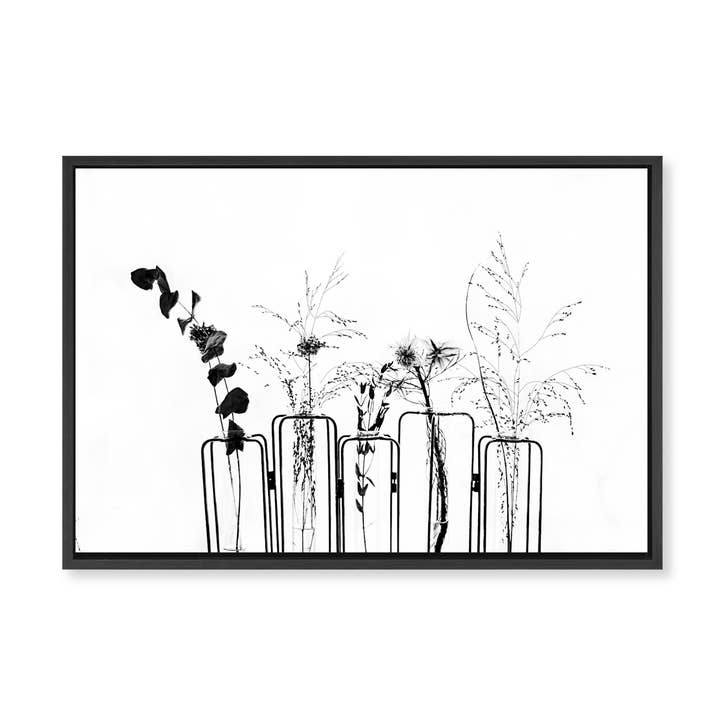 Ready2hangart, Inc. - Vendita all'ingrosso Stampa artistica - Arte murale su tela incorniciata «Fiori neri su sfondo bianco»1