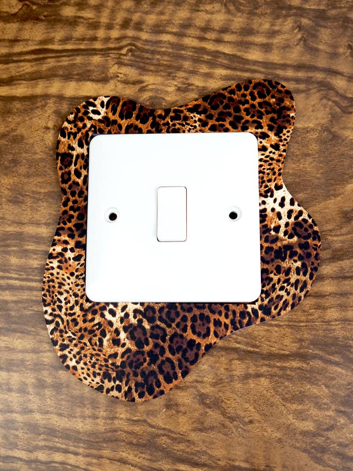 Lichtschalterabdeckung mit Leopardenmuster für den Großhandel von Printed Weird