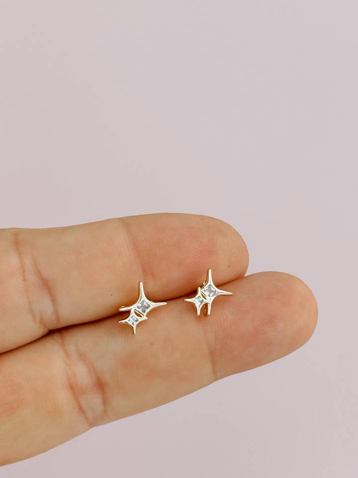 Boucles d'oreilles clous Étoile du Nord - Éclat, Scintillement, Amusement, Minimaliste pour la vente par Golden Hour Designs
