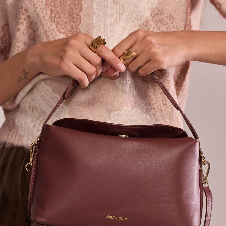 HÉLÈNE Bag - 4184 and other Purchase Wholesale sacs à main. Free Returns & Net 60 Terms on Faire trending on Faire.