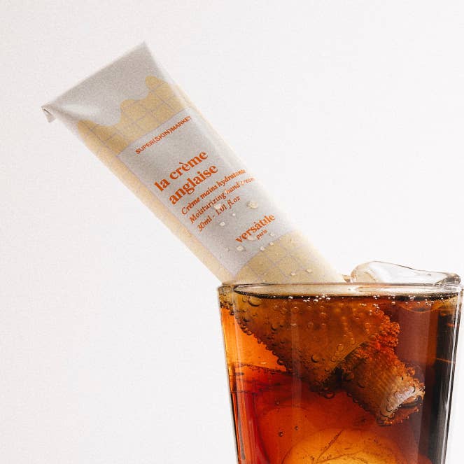 LA CREMA INGLESE - CREMA MANI per la vendita all'ingrosso da parte di VERSATILE PARIS