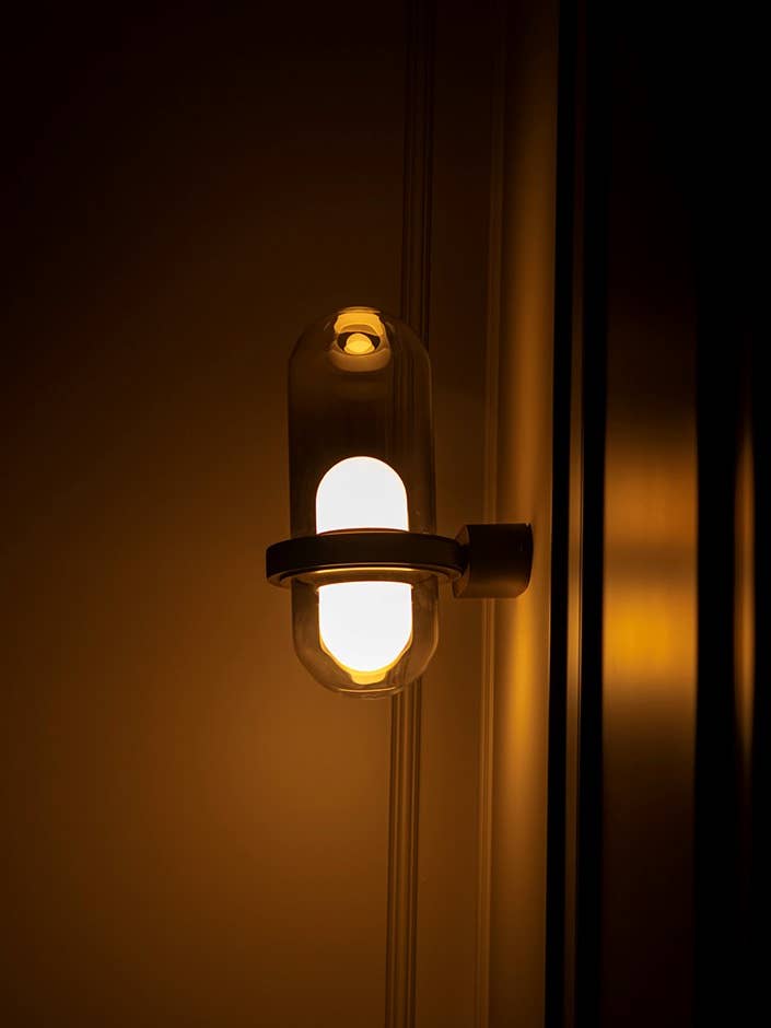 Kabil Enkelt Røget Glas Grå Væglampe 32 Cm for engroshandel hos HEKA LIGHTING & TRADING LTD