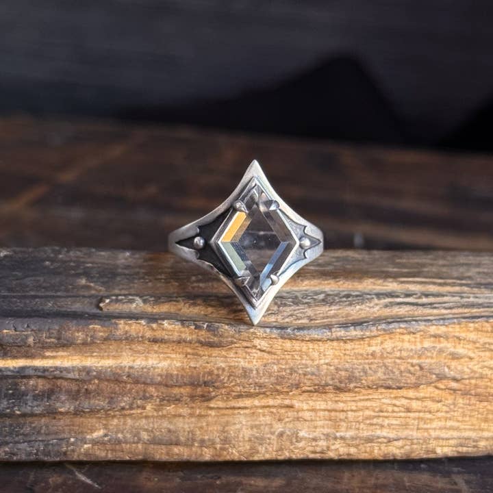 Acid Queen Jewelry – wholesale Cocktail/statement ring – Grounded Ring W/ Faceted Quartz2