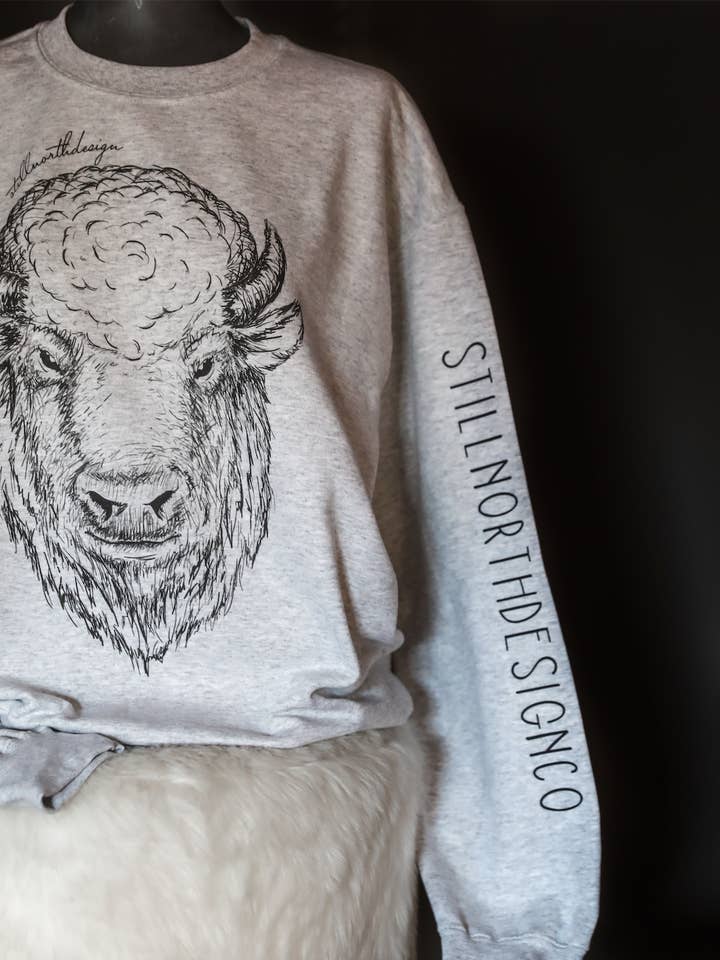 ÉQUIPE UNISEXE BISON pour la vente par Still North Design Co