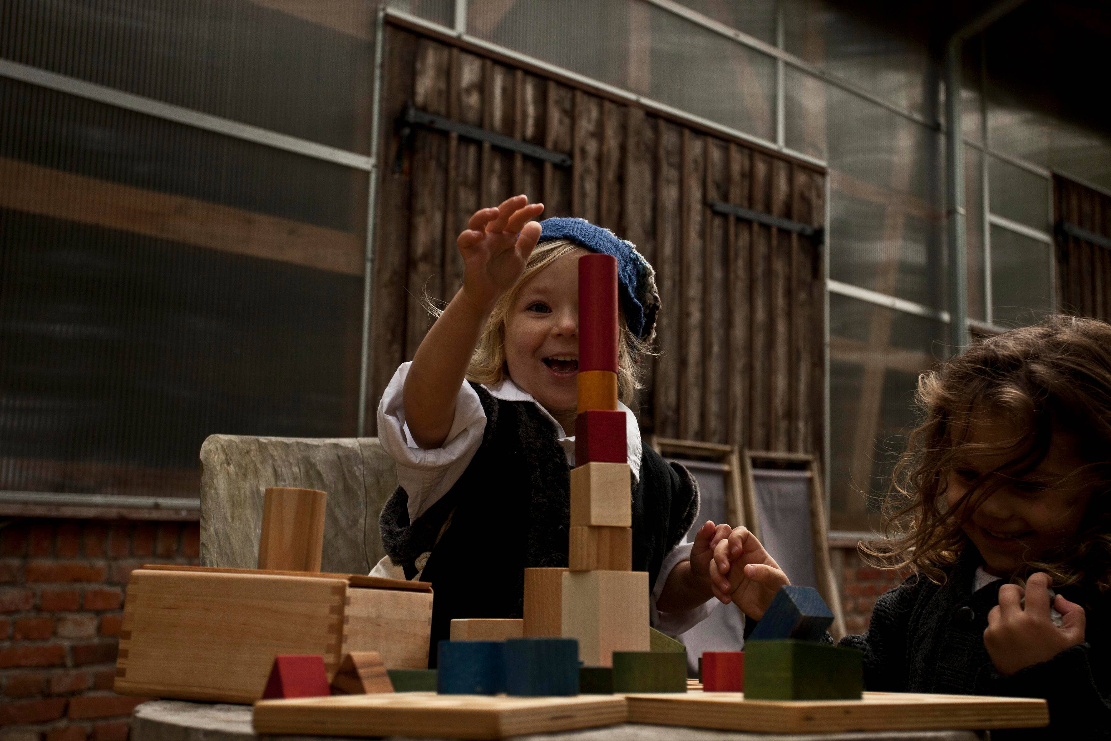 Wooden Story Sp. z o.o. - Venta al por mayor Juguete de bloques - Niños y bebés - Bloques de colores arcoíris XL - 50 piezas en saco1