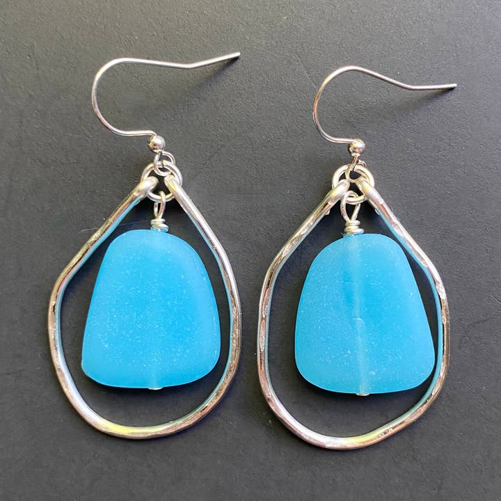 Marble Designs Jewelry - Vendita all'ingrosso Orecchini a cerchio - Orecchini a Cerchio organici in argento martellato blu cielo0