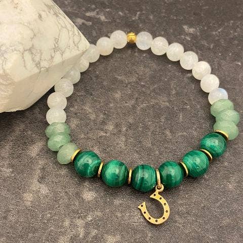 Moonstone, grøn aventurin, malakit og guld hestesko armbånd for engroshandel hos Say Anything... Jewelry by Stephanie Wilde