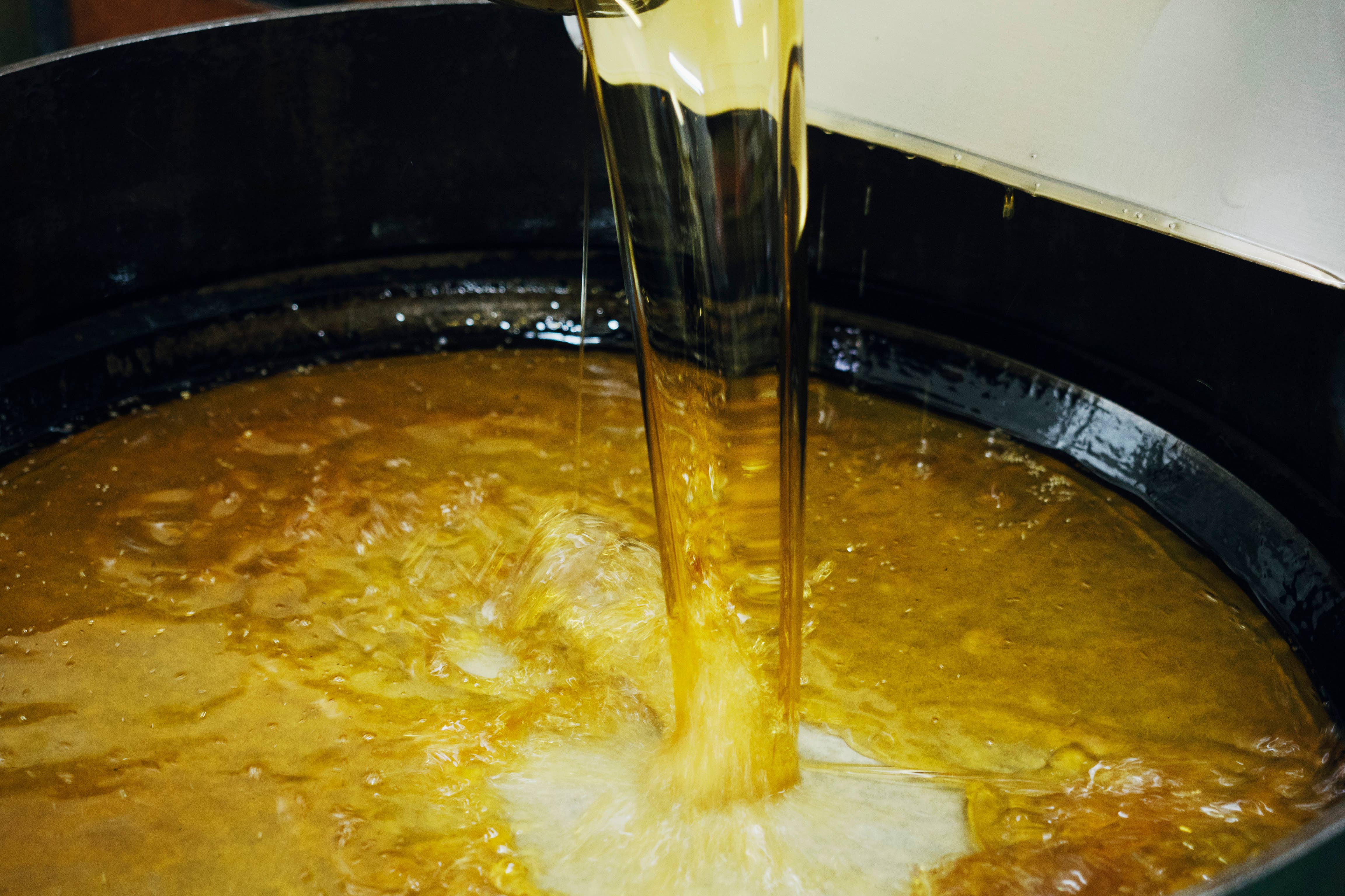 Japan Artisans - Wholesale Cooking Oil - Henko–Roasted White Sesame Oil 140g | Kyoto, Japan12