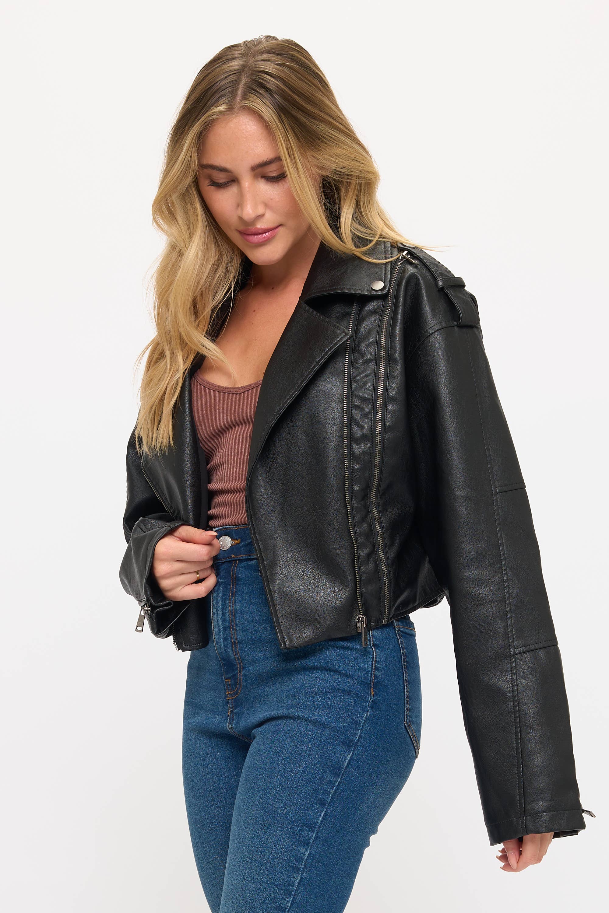 Preto CLALJ0095: Casaco de Motociclista em Pele Vegan de Inspiração Vintage para venda a revendedores na Faire1