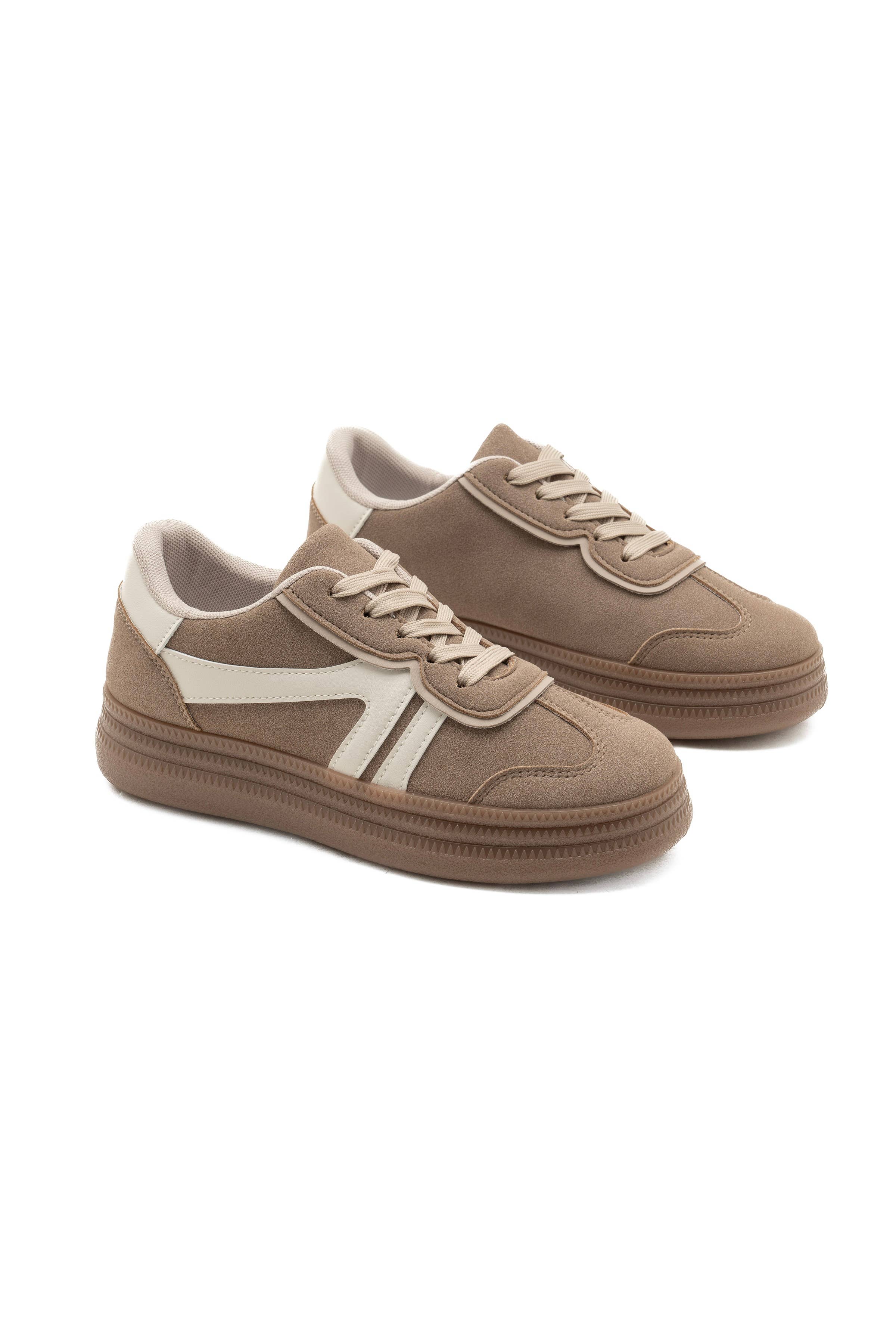 C'M PARIS - Wholesale Lifestyle Sneakers - Women's - Retro Sneakers with Side Stripe and Gum Sole 12185
