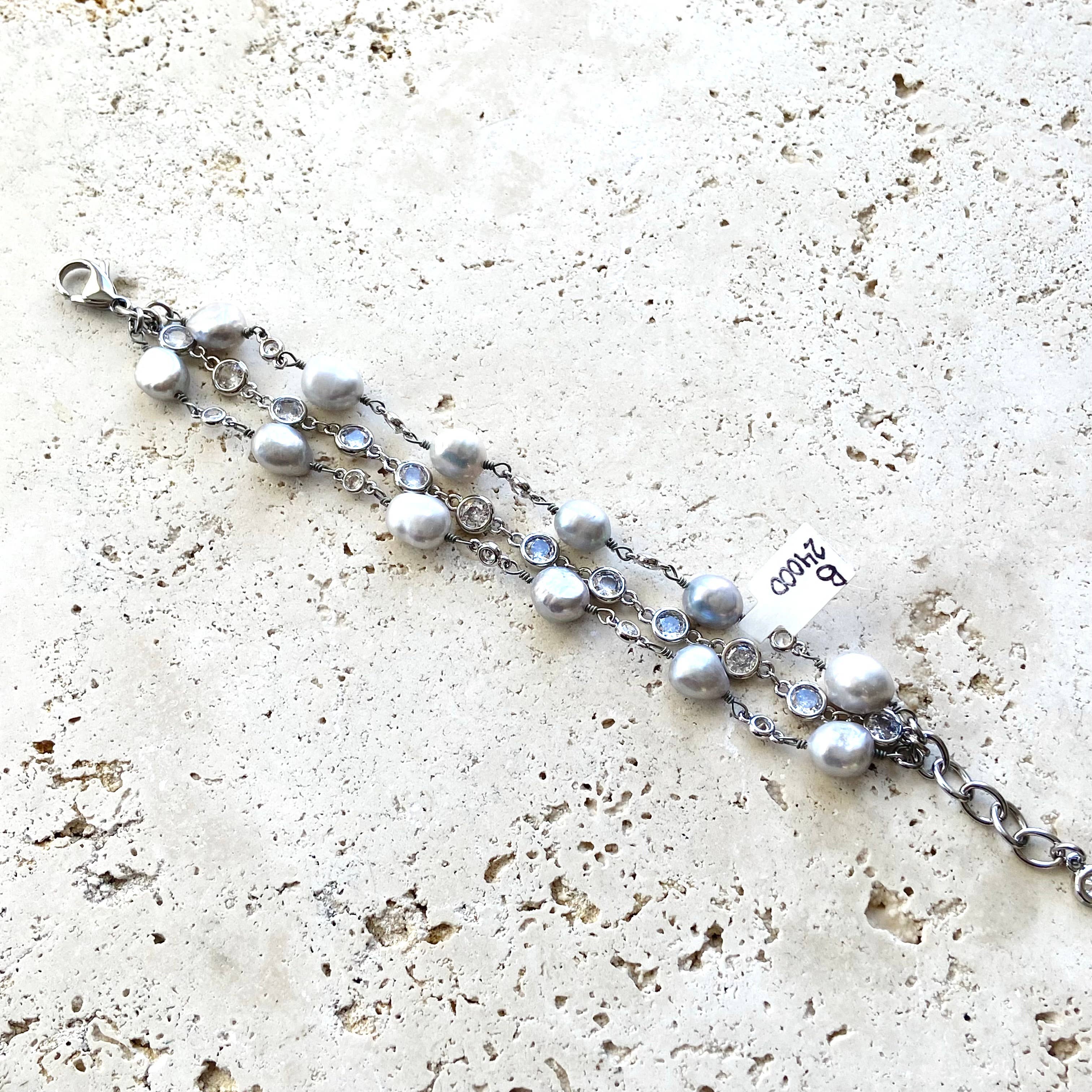 VB&CO Designs Handmade Jewelry - Vente Bracelet de perles - Bracelet triple perle en argent, boutique de mariage faite à la main3