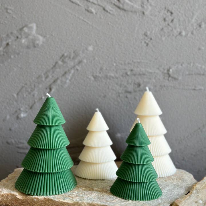 LA AROMA CANDLE CO. - Wholesale Novelty Candle - Ribbed Christmas Tree Candle (1pc)