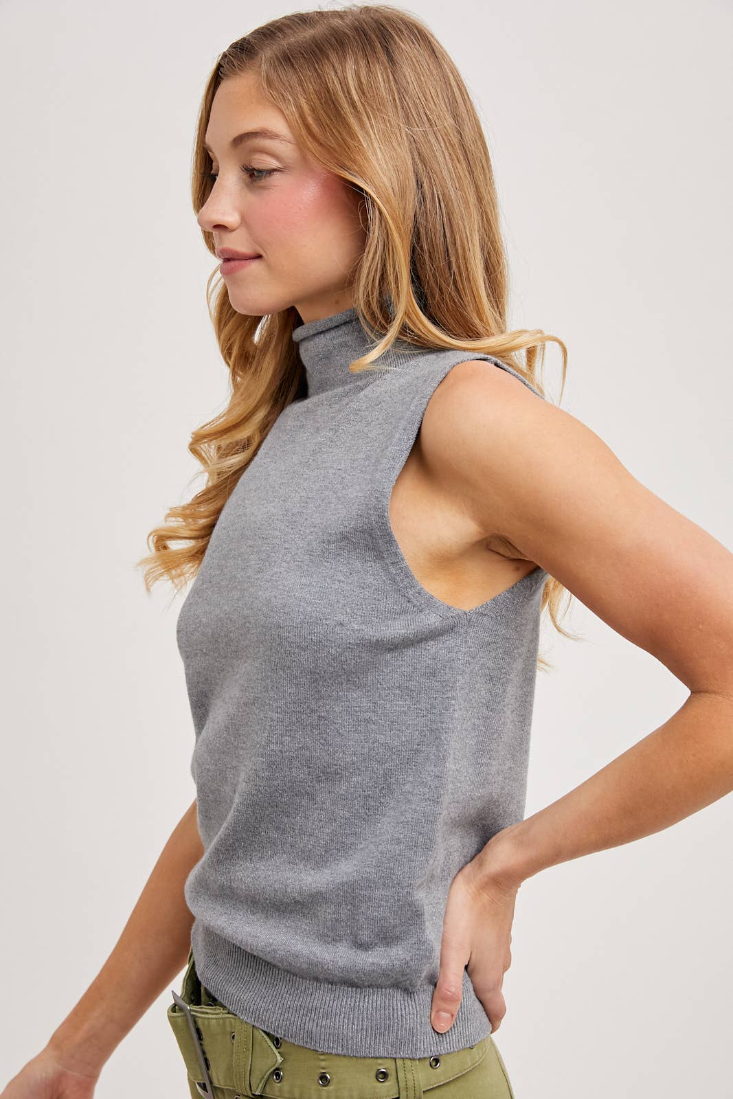 Bluivy - Wholesale Knit Top - Women's - MOCK NECK SLEEVELESS KNIT TOP3