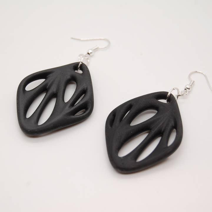 Gennemborede rhombus øreringe for engroshandel hos Lilja Firenze